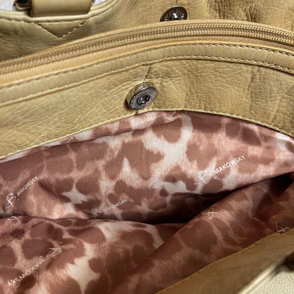 B Makowsky soft leather Beige large shoulder bag with Silver tone Hardwares. - Picture 10 of 13